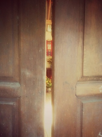Temple door, Thailand / photo: Maia Duerr